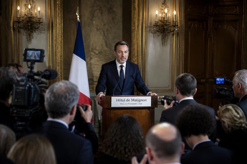 matignon réagit suite à l'enquête de mediapart concernant les privilèges accordés aux anciens premiers ministres, apportant des clarifications et des réponses officielles.