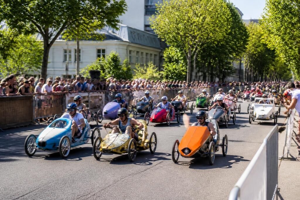 le dimanche 30 aoĂ»t Ă bagneux, assistez Ă une course exceptionnelle avec une quinzaine de voitures Ă pĂ©dalier prĂȘtes Ă s'Ă©lancer sur la piste. un Ă©vĂ©nement unique Ă ne pas manquer !